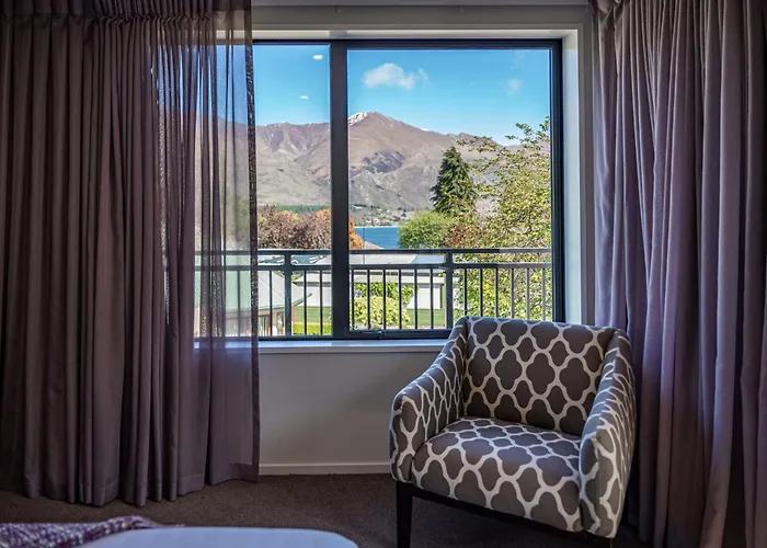 Holiday home Elevated Mountain Views Wanaka