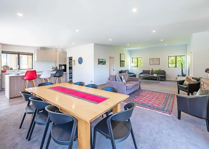 Holiday home Elevated Mountain Views Wanaka