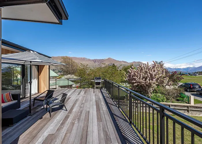 Elevated Mountain Views * Wanaka