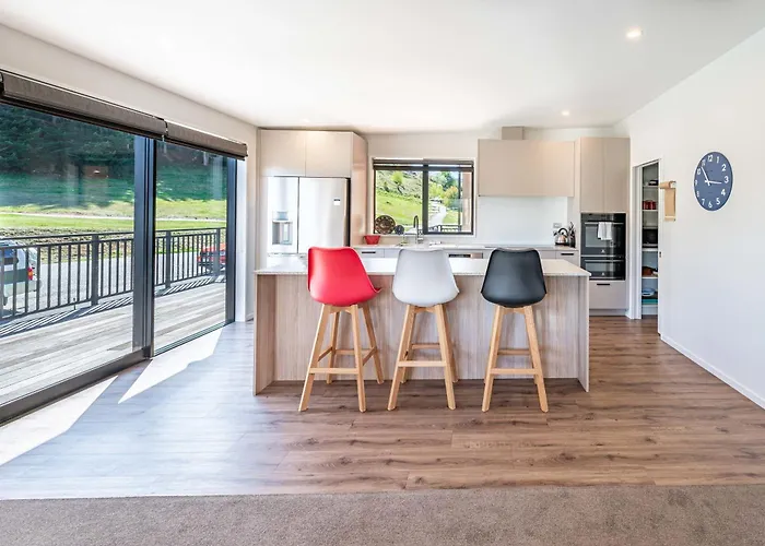 Holiday home Elevated Mountain Views Wanaka